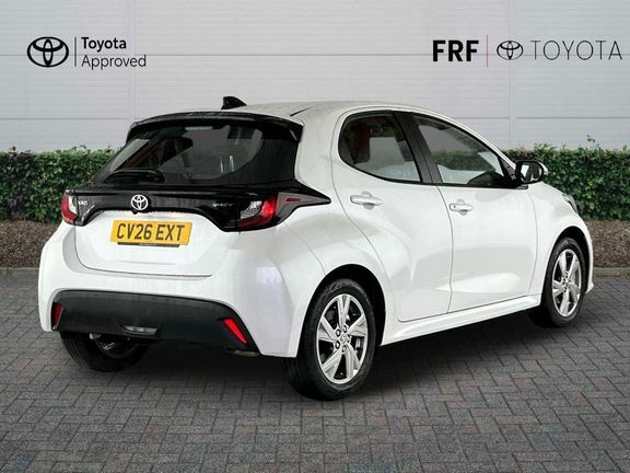 Toyota Yaris Icon White #2