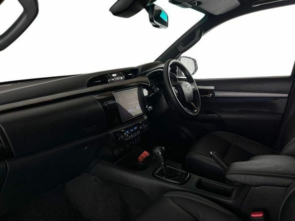 Toyota HILUX Invincible X Dc 2.8 Hybrid 48V Black #5