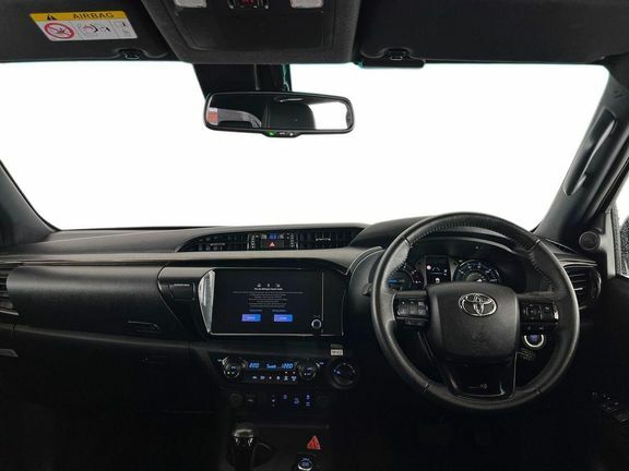 Toyota HILUX Invincible X Dc 2.8 Hybrid 48V Black #6