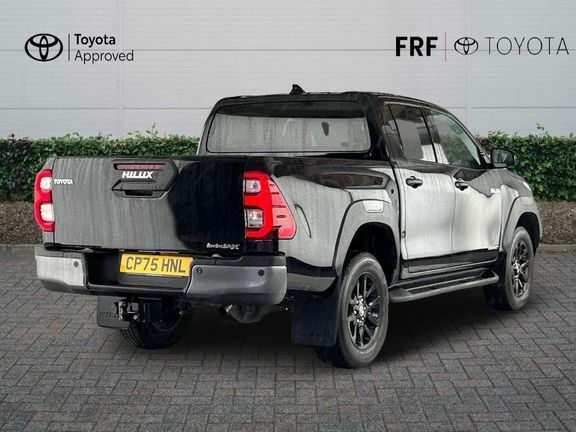 Toyota HILUX Invincible X Dc 2.8 Hybrid 48V Black #2