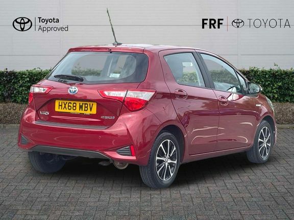 Toyota Yaris Icon Tech 1.5 Hybrid Red #2