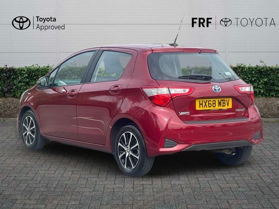 Toyota Yaris Icon Tech 1.5 Hybrid Red #4