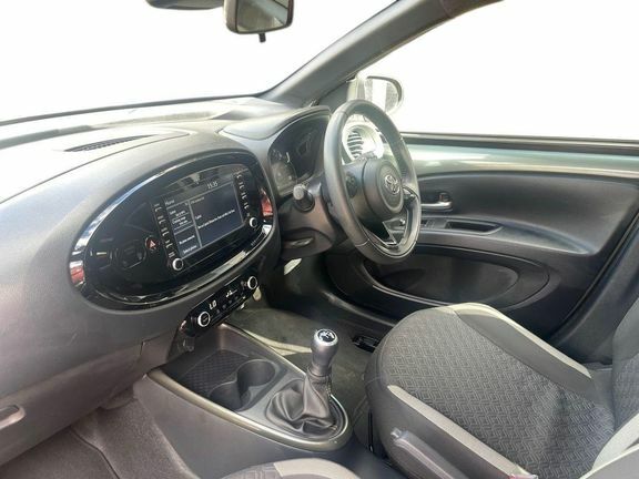 Toyota Aygo X Edge Manual Green #5