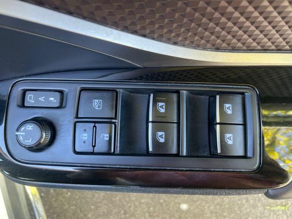 Toyota C-Hr Excel Black #32