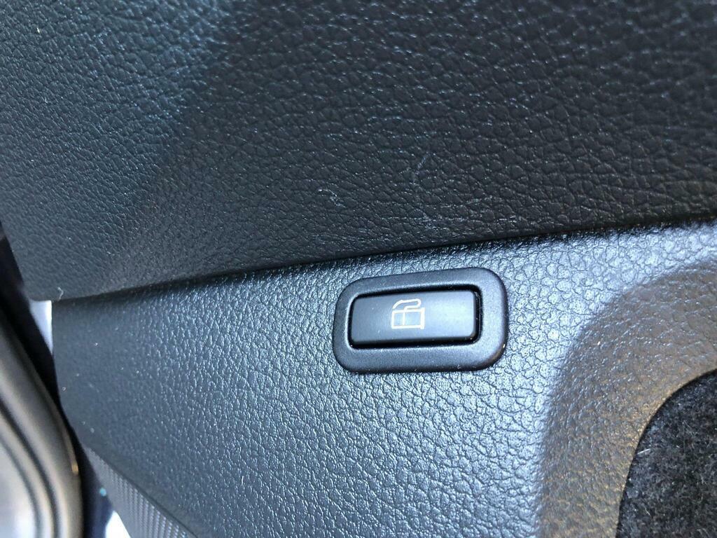 Volkswagen e-Golf 35.8Kwh Hatchback 136 Ps Blue #52