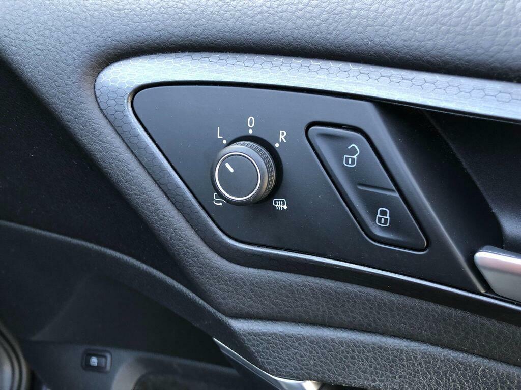 Volkswagen e-Golf 35.8Kwh Hatchback 136 Ps Blue #51