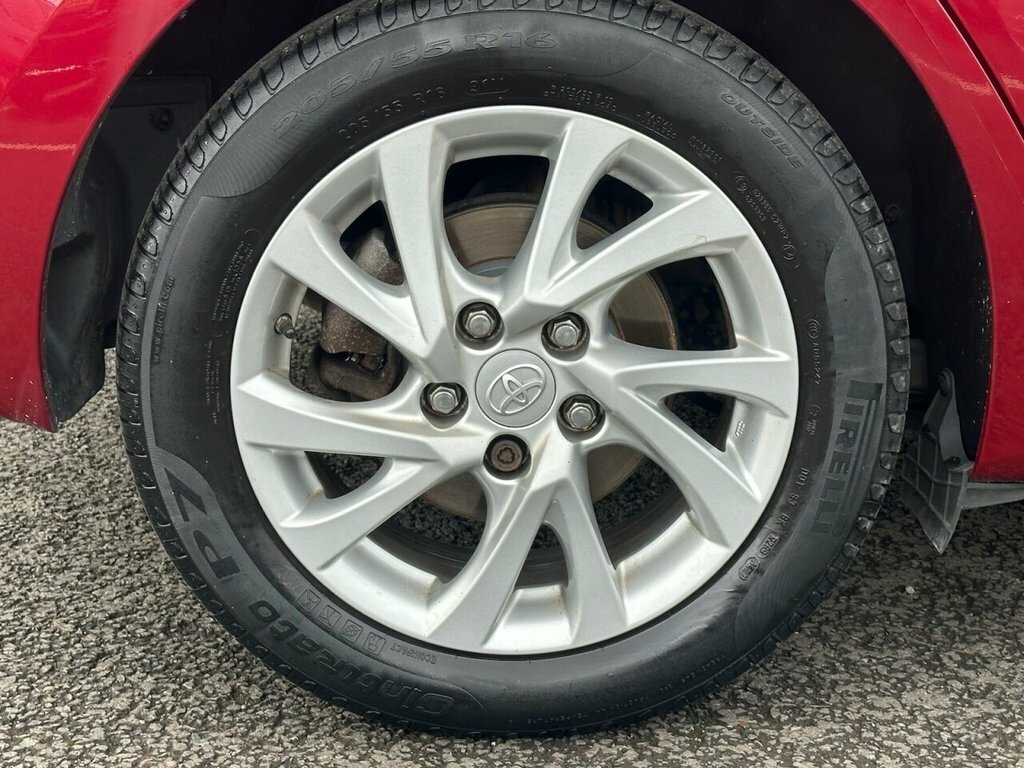Toyota Auris 1.8L Business Edition Red #3