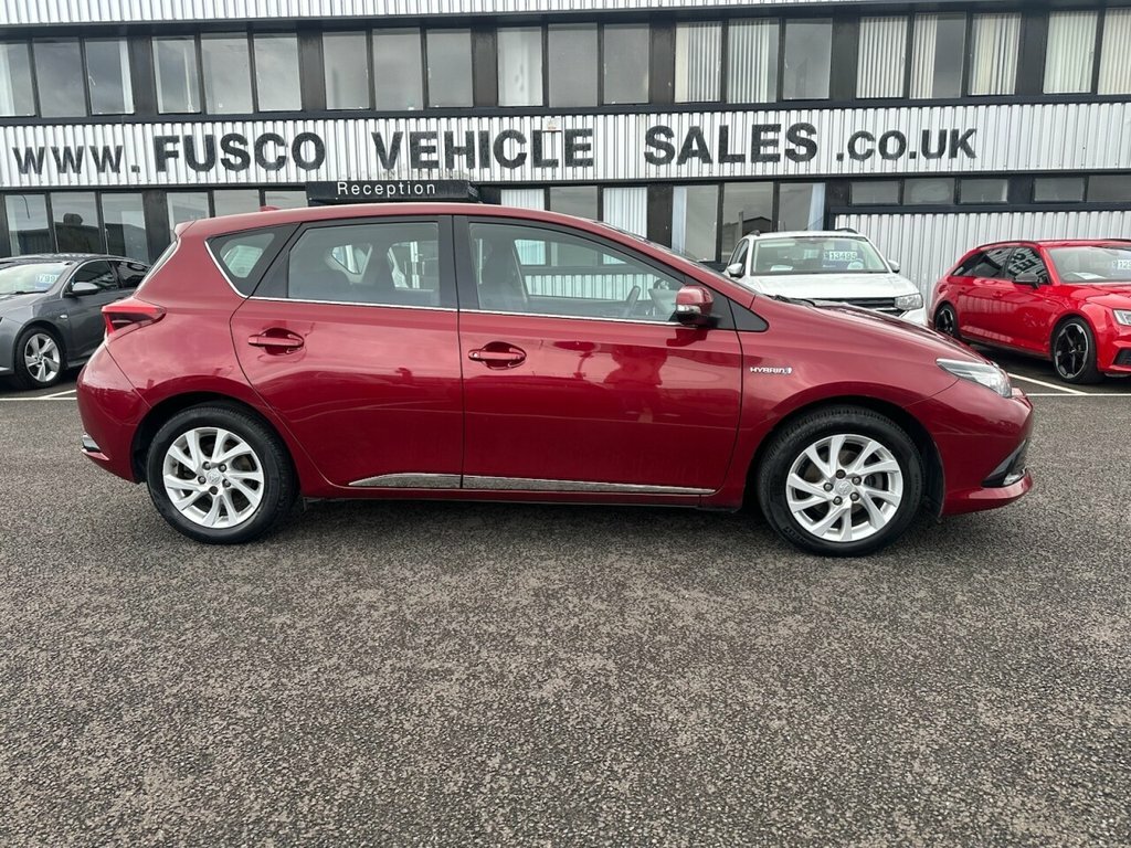 Toyota Auris 1.8L Business Edition Red #2