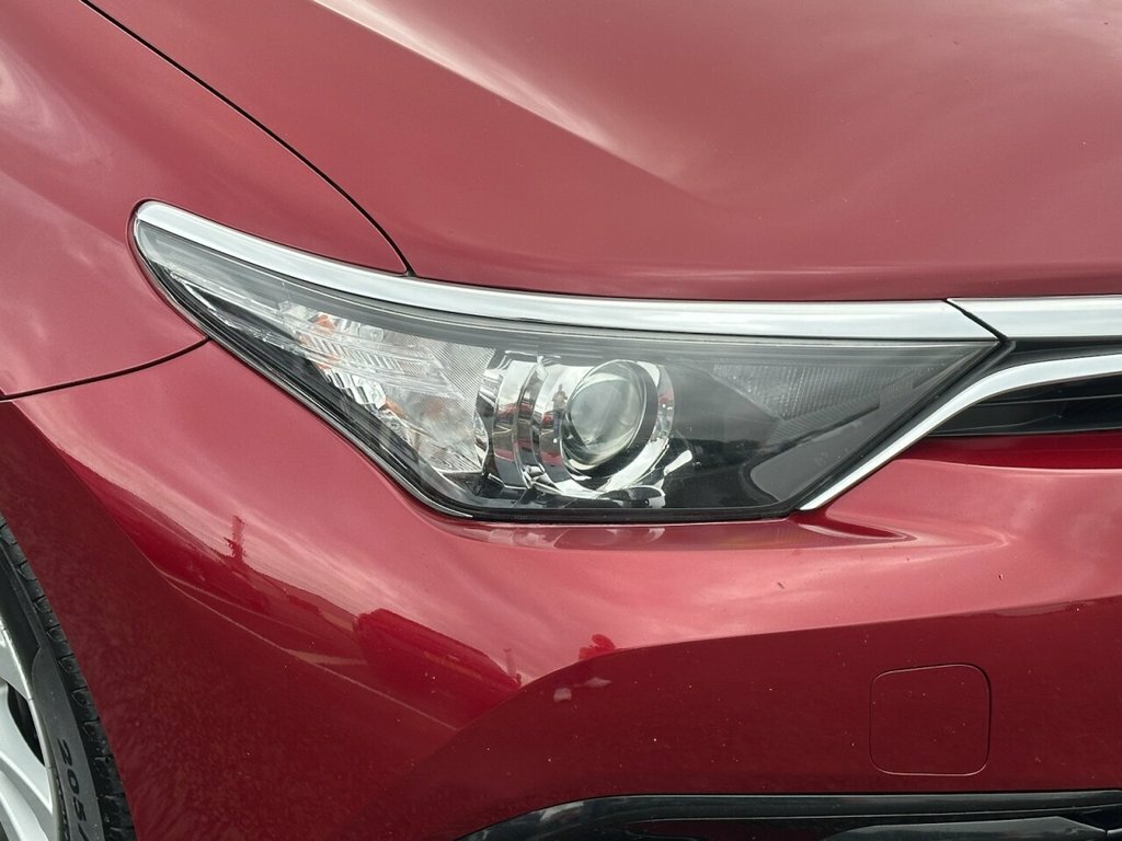 Toyota Auris 1.8L Business Edition Red #5