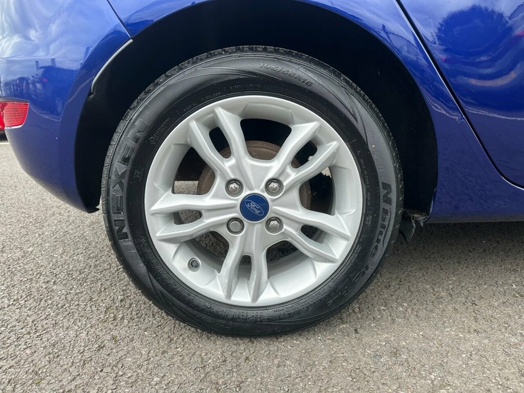 Ford Fiesta 1.3 Studio Red #8