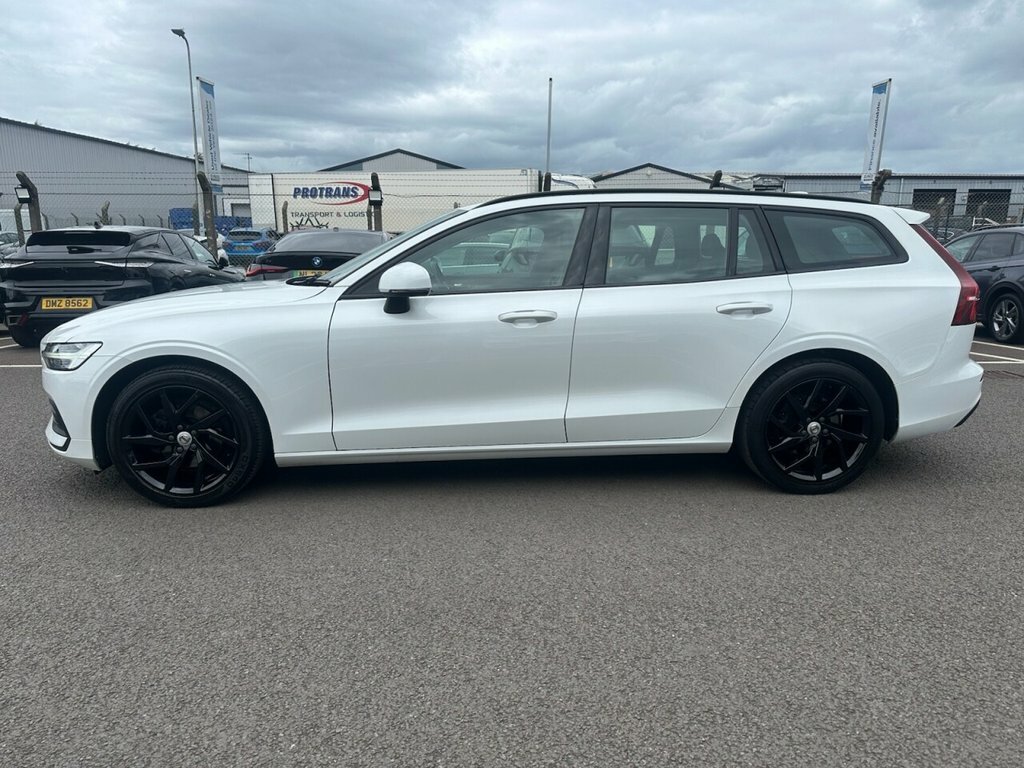 Volvo V60 2L Momentum Plus White #4