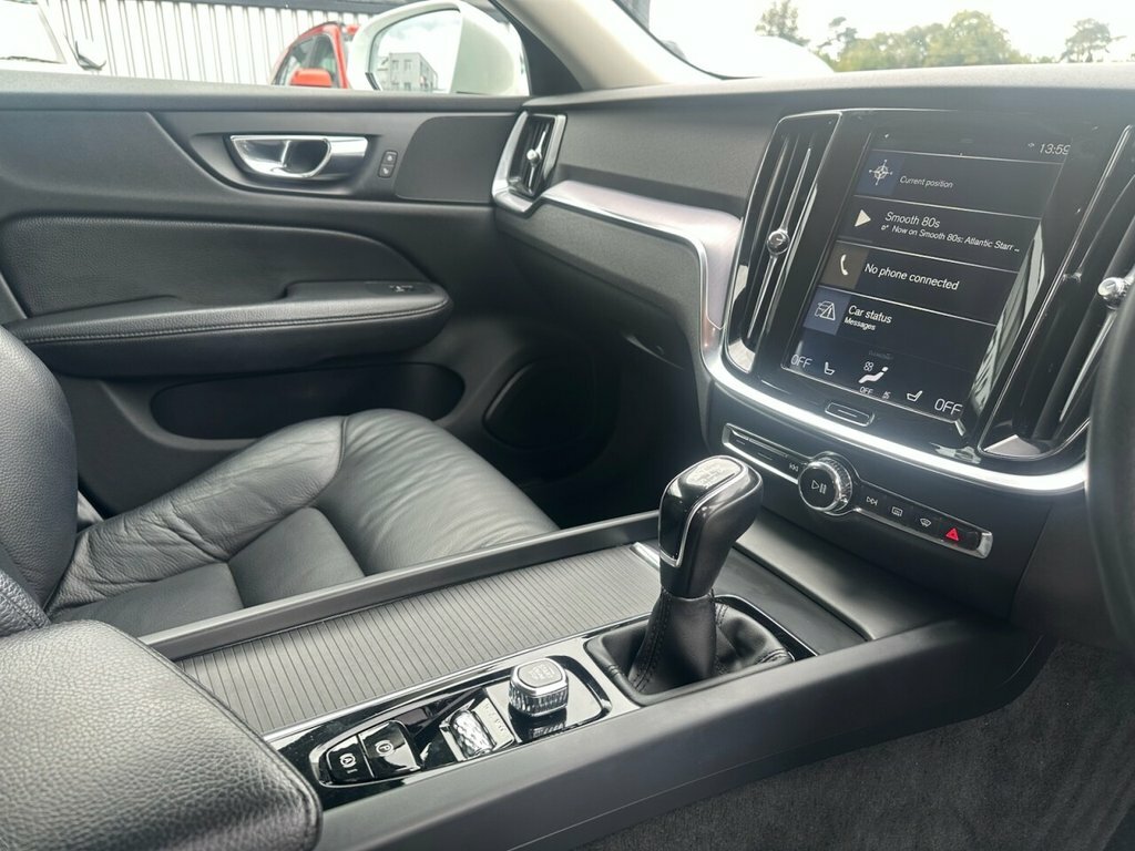 Volvo V60 2.0 D4 R-design Plus 188 Bhp White #21