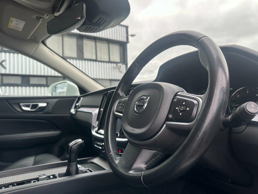 Volvo V60 2.0 D4 R-design Plus 188 Bhp White #20