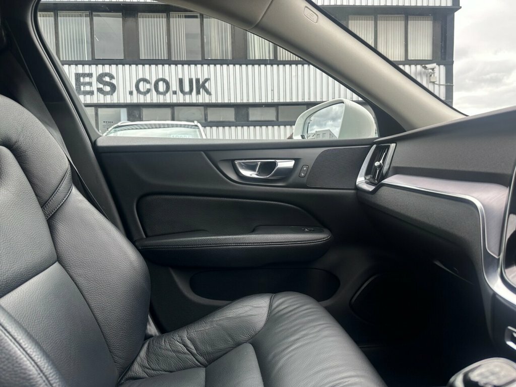Volvo V60 2.0 D4 R-design Plus 188 Bhp White #26
