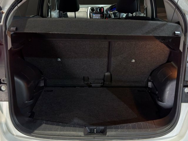 Nissan Note 1.2 12V Acenta Premium Hatchback White #6