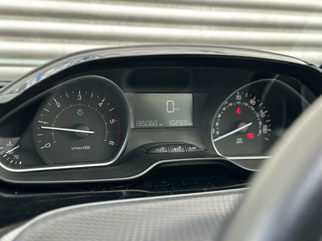 Peugeot 208 2015 65 Access Red #27