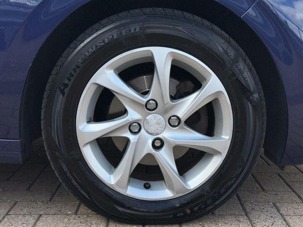 Peugeot 208 2015 65 Access Red #29
