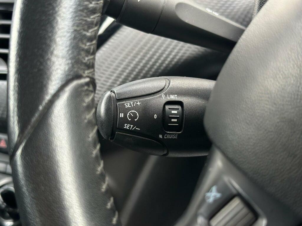 Peugeot 208 2015 65 Access Red #19