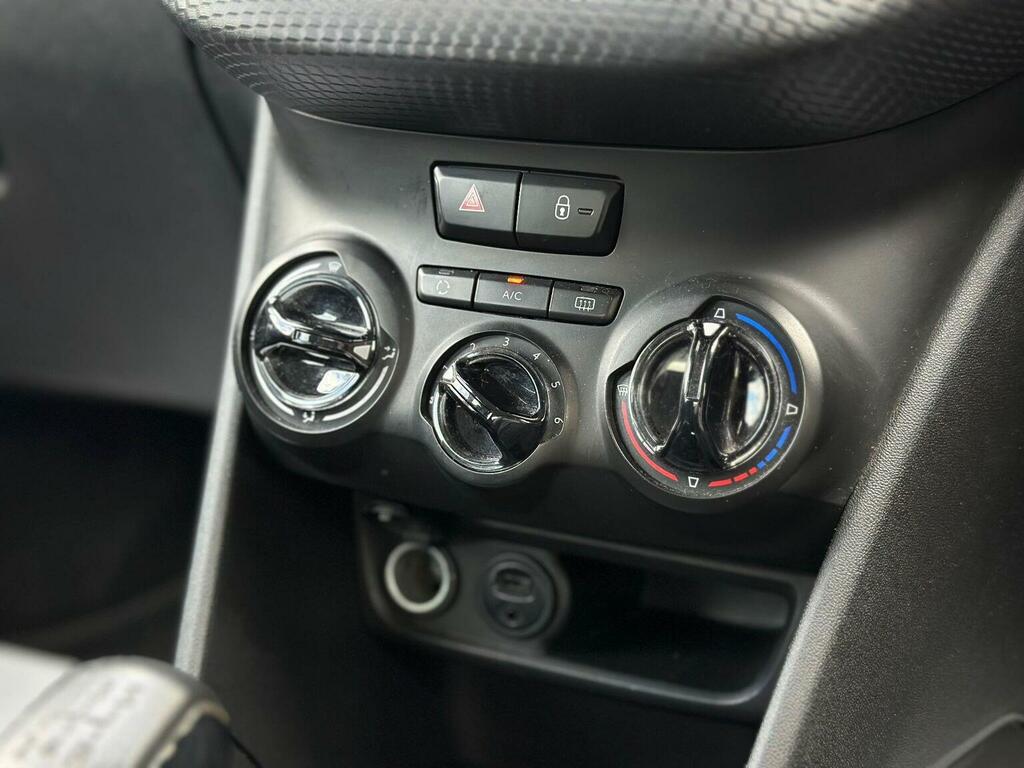 Peugeot 208 2015 65 Access Red #25