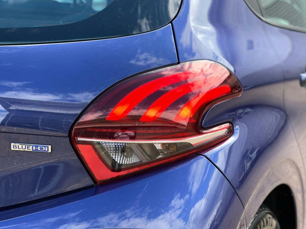 Peugeot 208 2015 65 Access Red #17