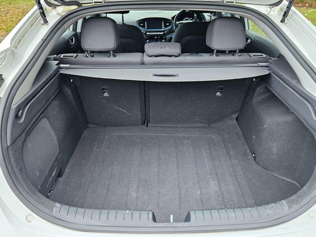 Hyundai Ioniq Hatchback White #28