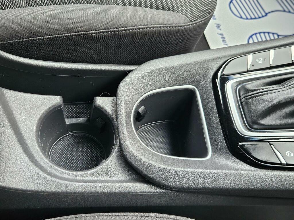 Hyundai Ioniq Hatchback White #19