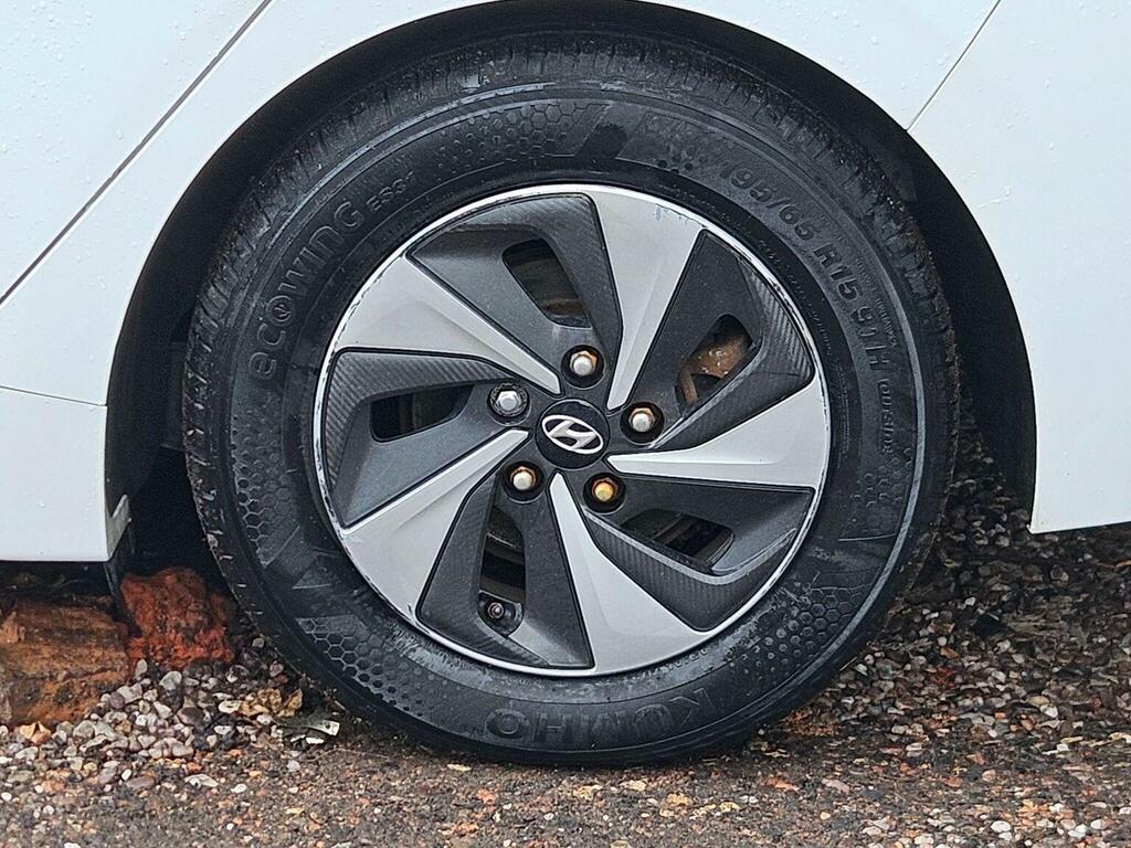 Hyundai Ioniq Hatchback White #32