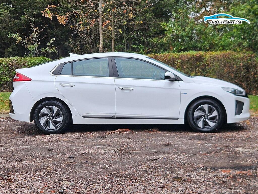 Hyundai Ioniq Hatchback White #8
