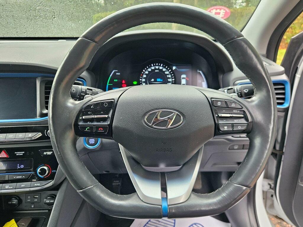 Hyundai Ioniq Hatchback White #12