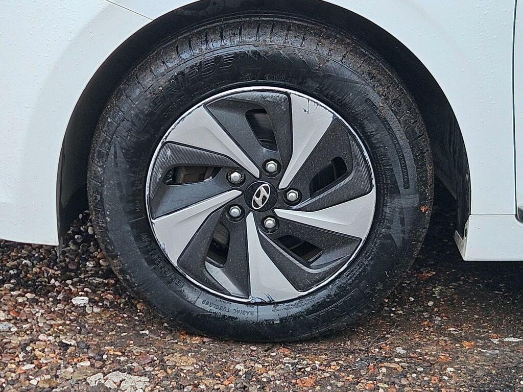 Hyundai Ioniq Hatchback White #33