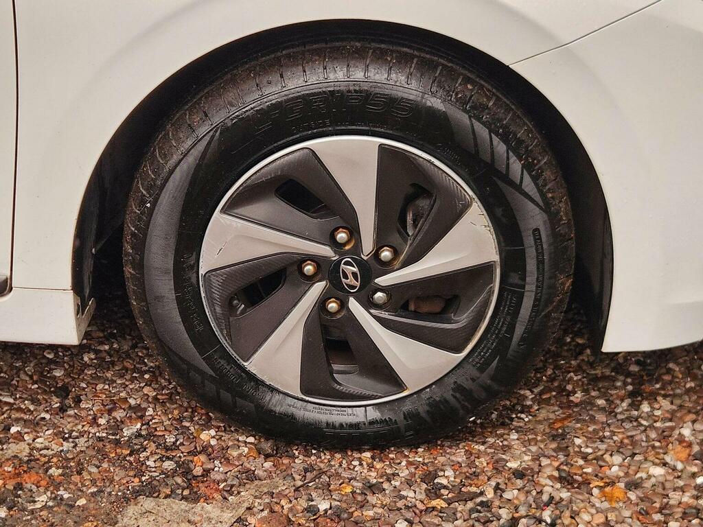 Hyundai Ioniq Hatchback White #31
