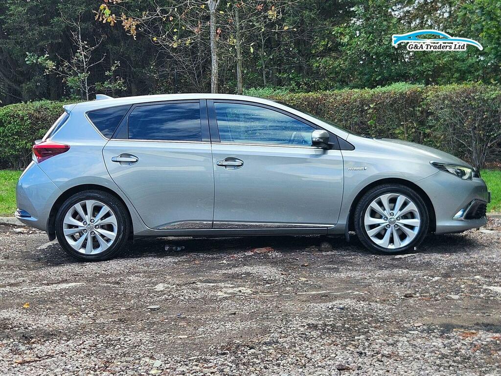 Toyota Auris Red #8