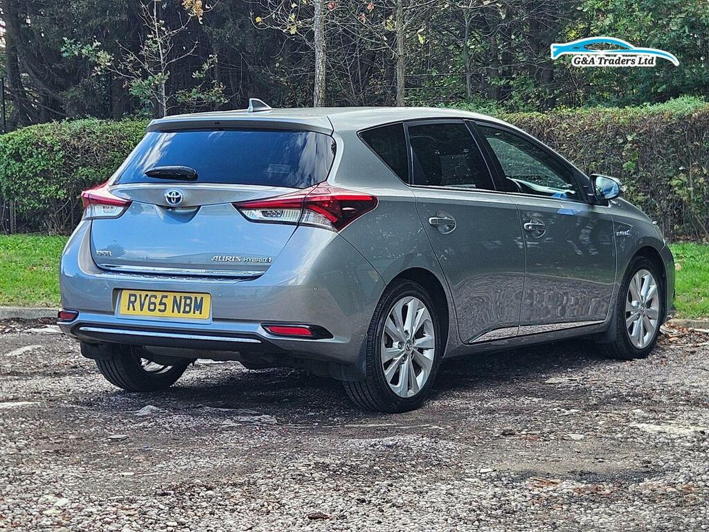 Toyota Auris Red #7