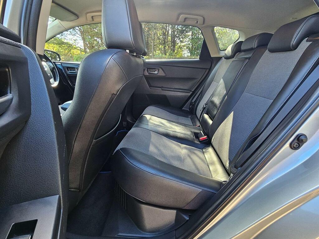 Toyota Auris Red #13