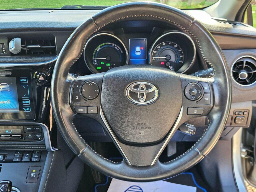 Toyota Auris Red #14