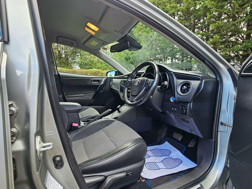 Toyota Auris Red #11