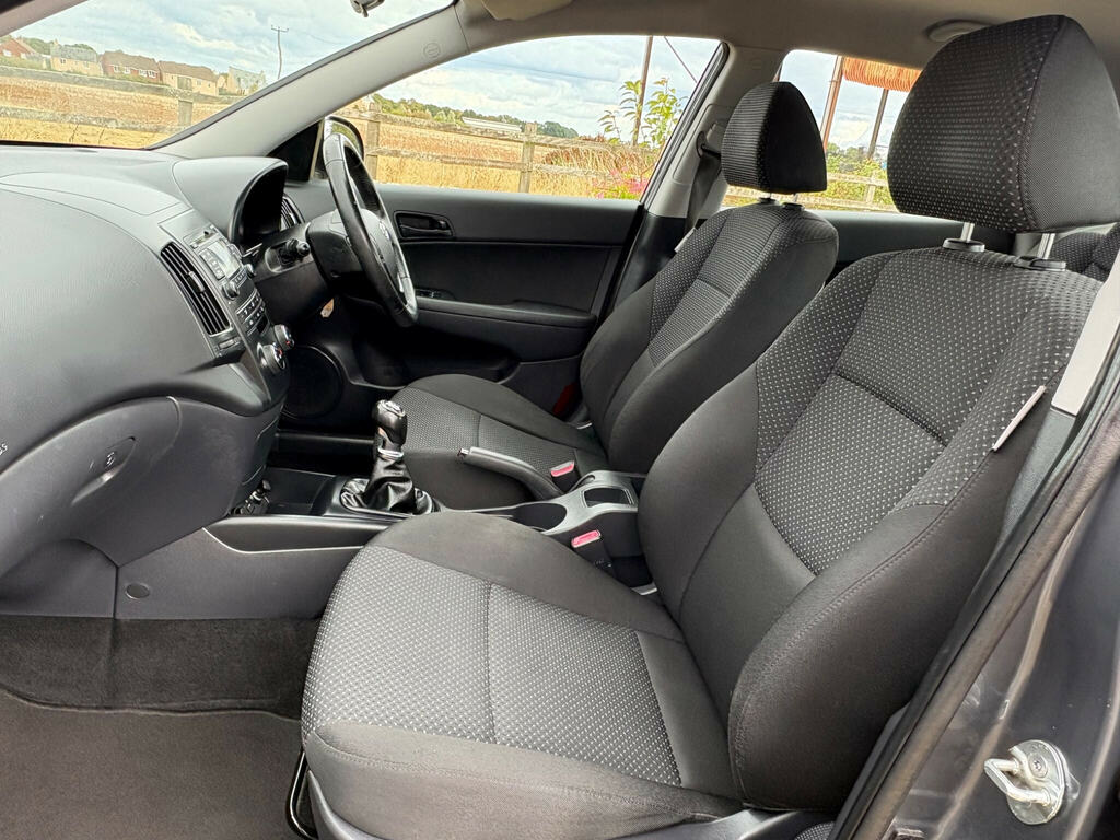 Hyundai I30 Hatchback Black #12