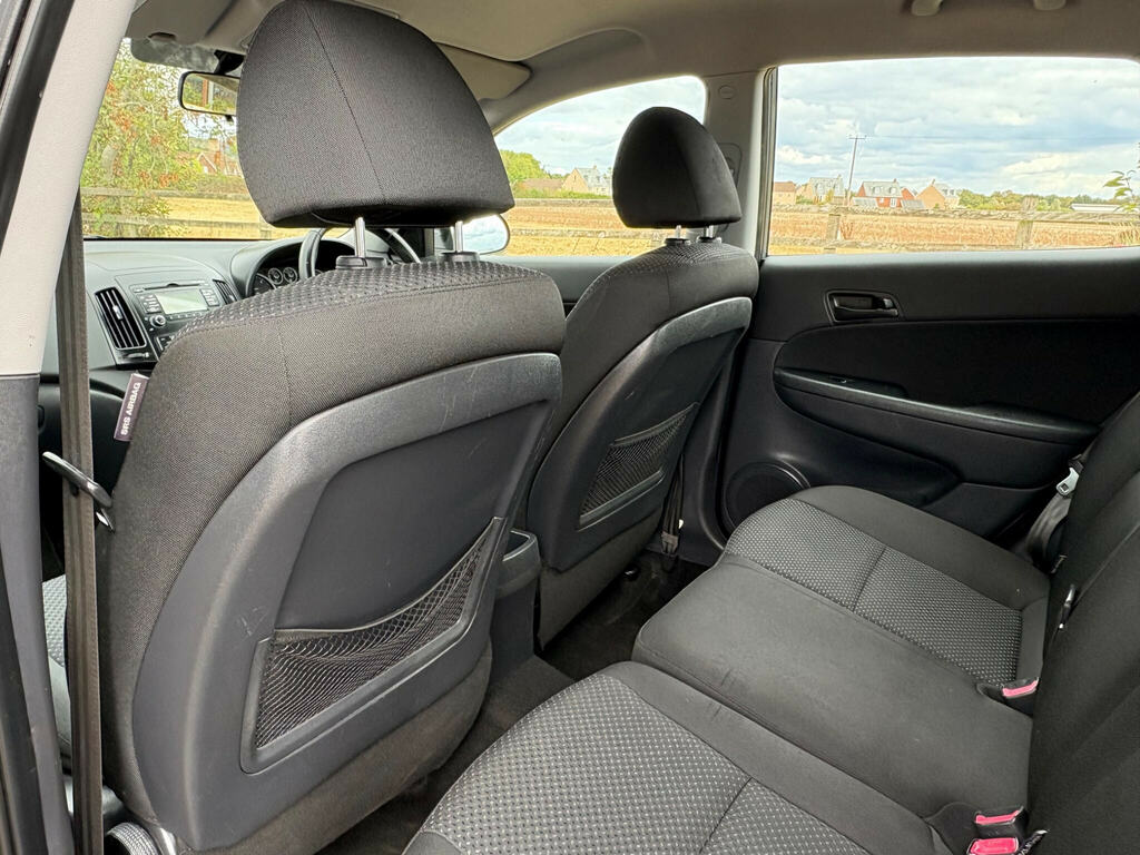 Hyundai I30 Hatchback Black #14