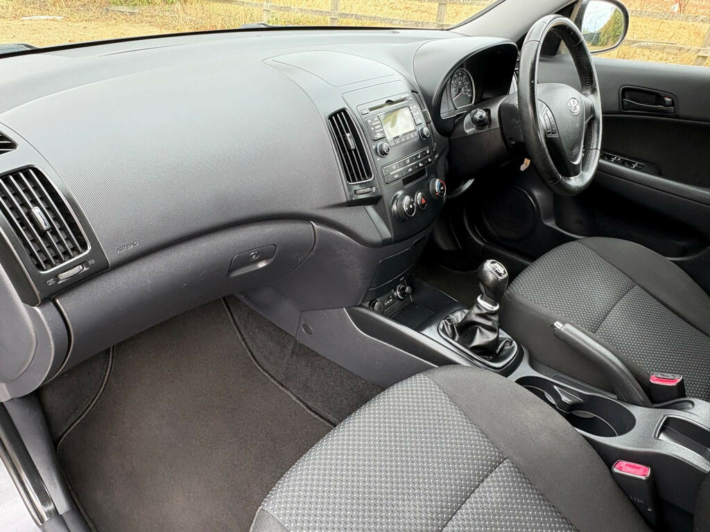 Hyundai I30 Hatchback Black #10