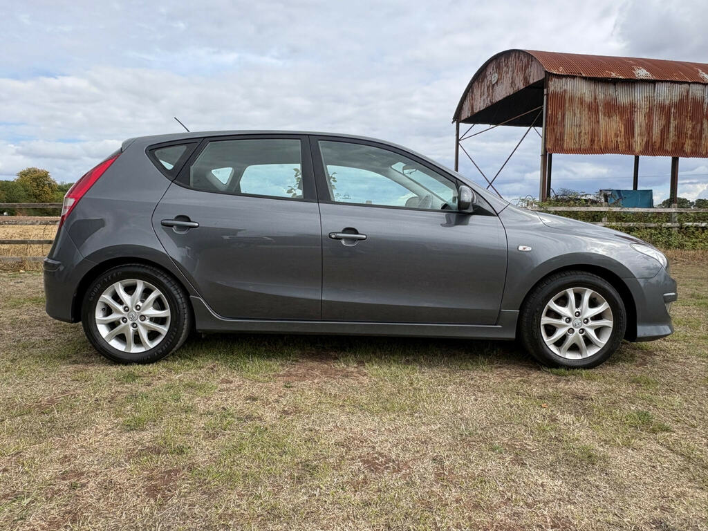 Hyundai I30 Hatchback Black #8