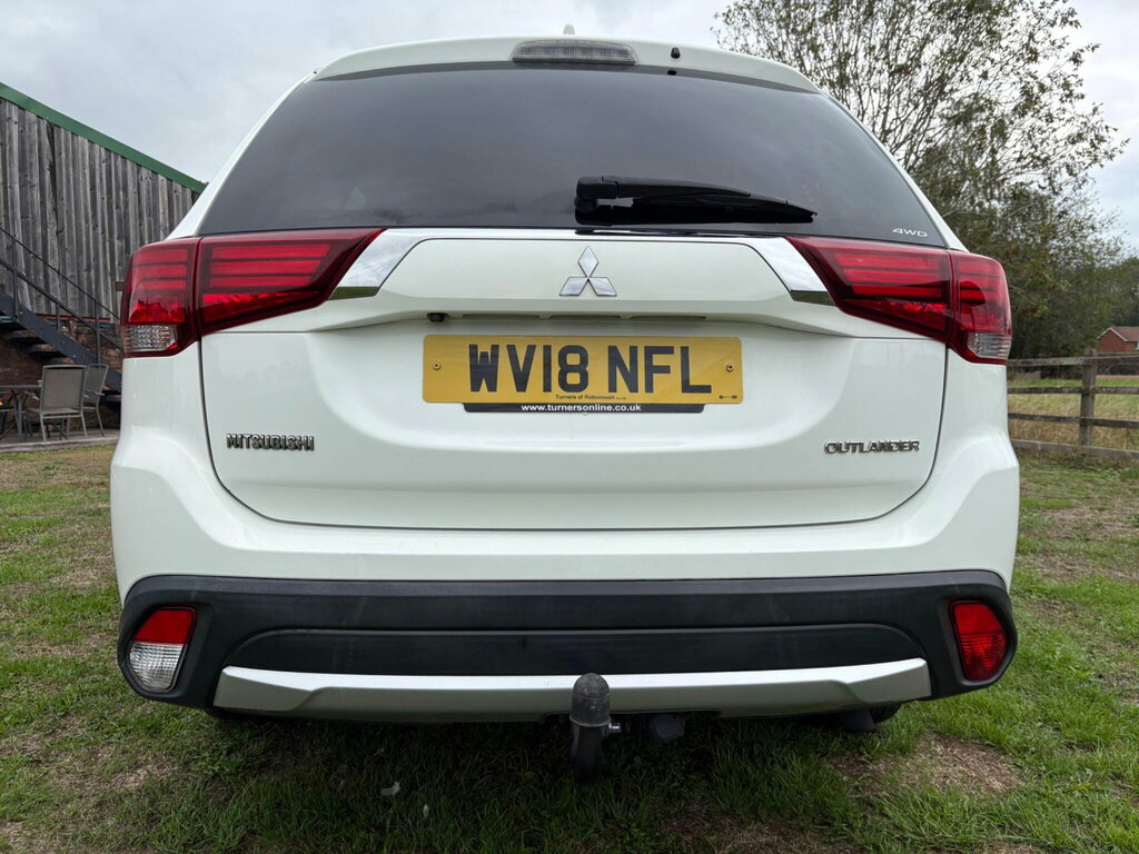 Mitsubishi Outlander 2.2 Di-d 4 4Wd Euro 6 White #6