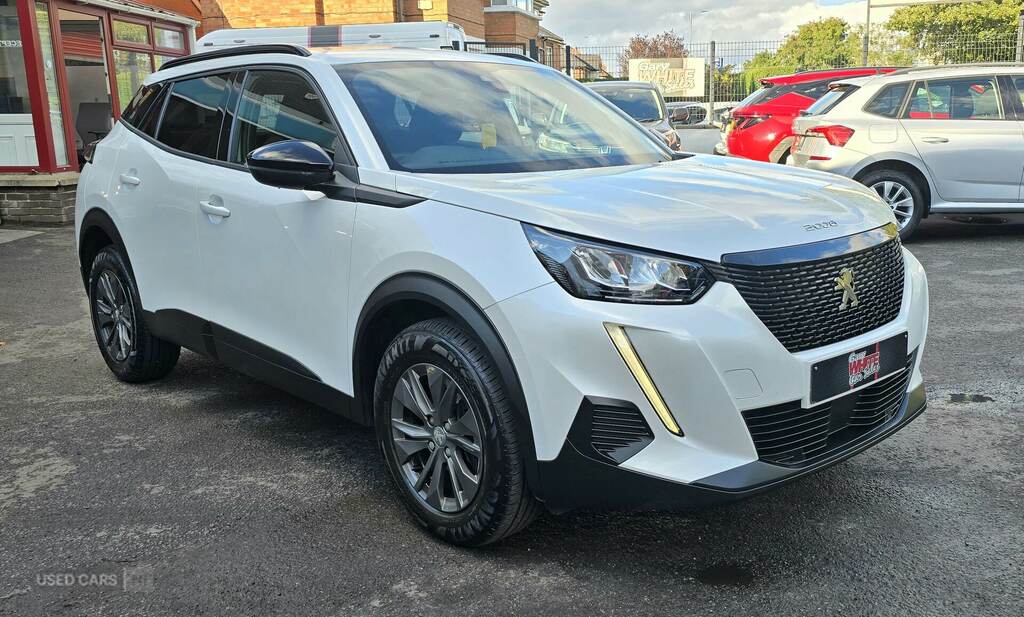 Peugeot 2008 1.2 Puretech Active Premium White