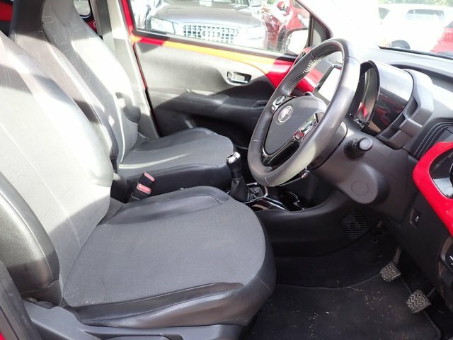 Toyota Aygo 1.0 Vvt-i X-pression Hatchback E Red #5