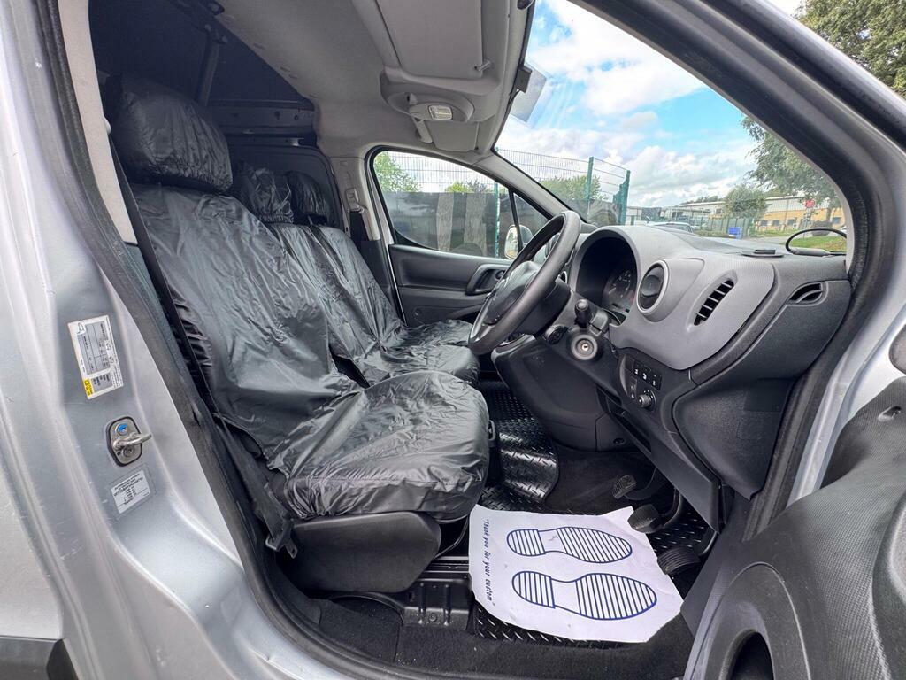 Citroen Berlingo White #22