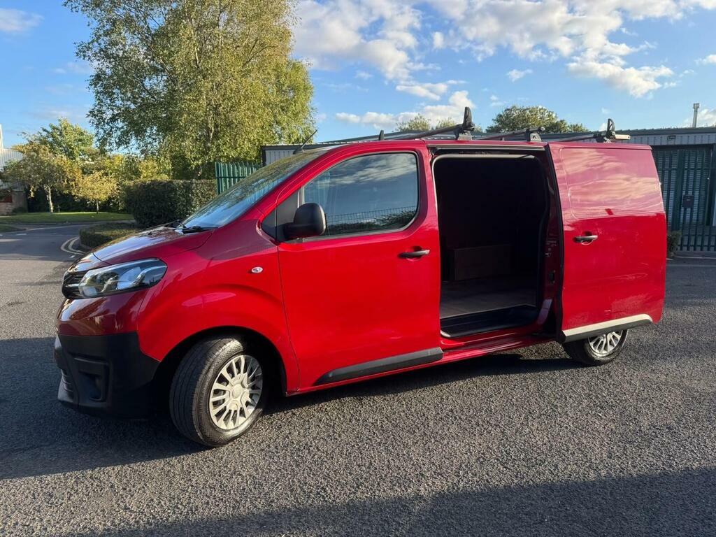 Toyota PROACE 2.0D Icon Medium Panel Van Mwb Euro 6 Red #4