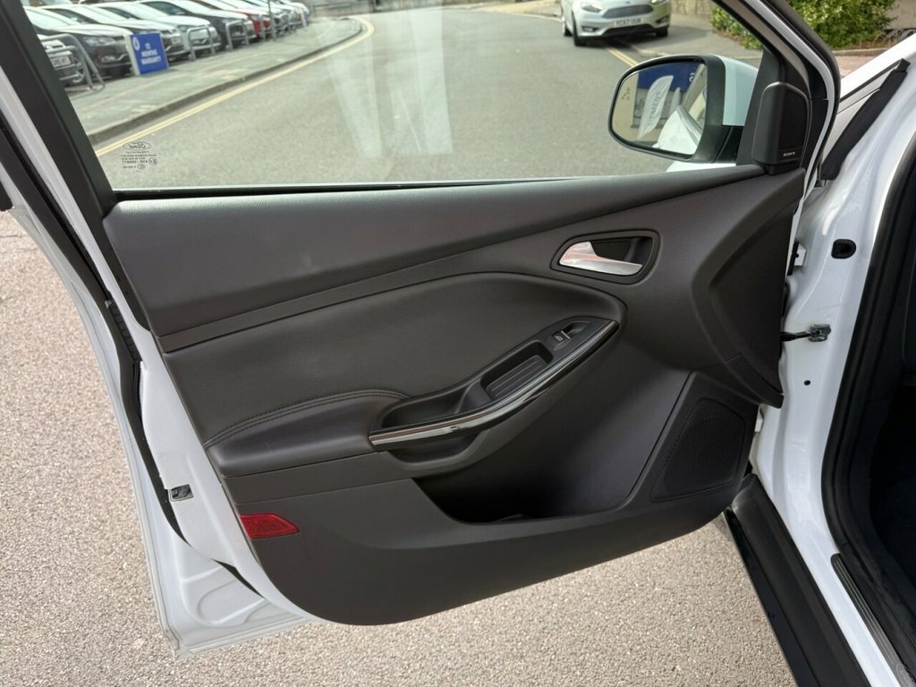Ford Focus 1.5 Zetec Edition Tdci 118 Bhp Red #11