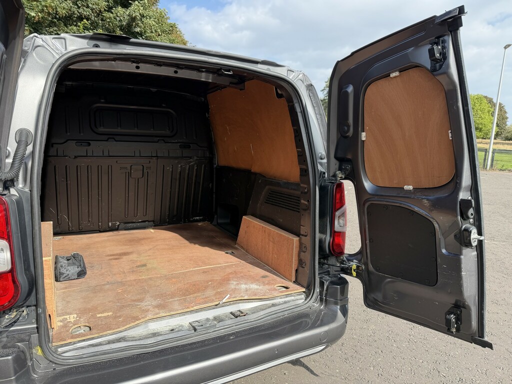 Vauxhall Combo L1 2300 1.6 Sportive Euro6 100Ps #9
