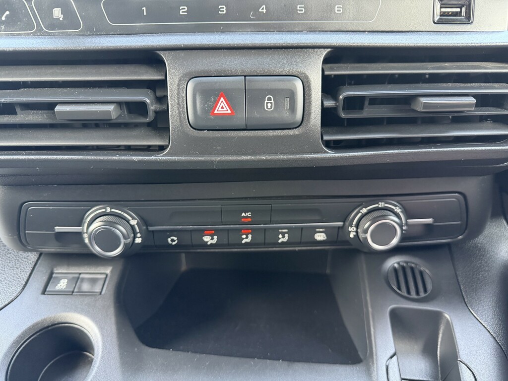 Vauxhall Combo L1 2300 1.6 Sportive Euro6 100Ps #18
