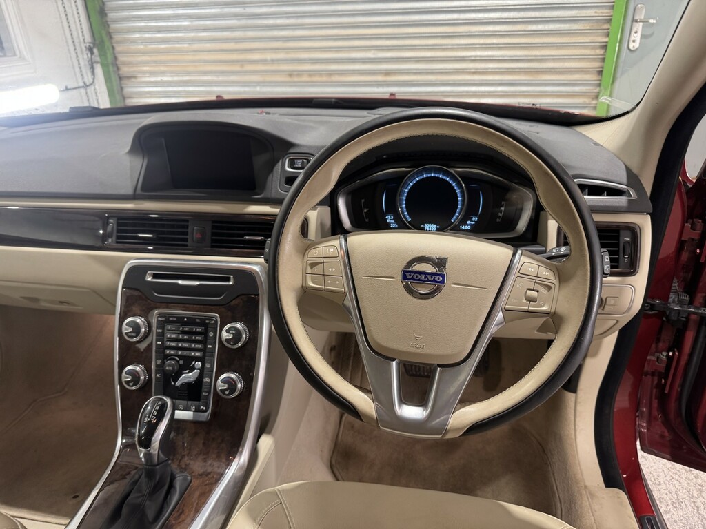 Volvo V70 2.0 Se Lux D4 181Hp Red #2