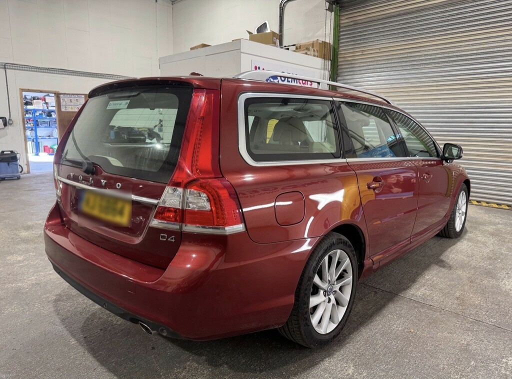 Volvo V70 2.0 Se Lux D4 181Hp Red #6